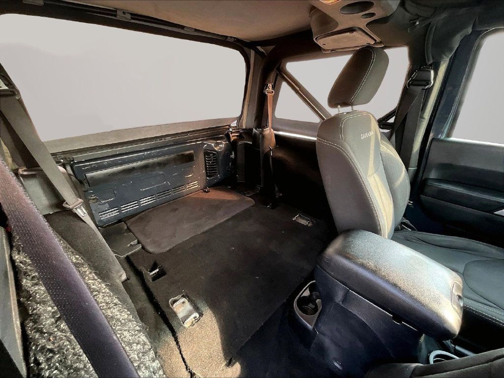 Used 2017 Jeep Wrangler Sahara w/ Connectivity Group AWD/4WD image 28