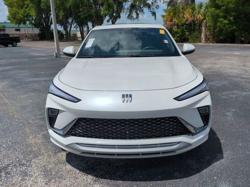 Used 2025 Buick Envista Avenir FWD image 3