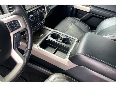 Used 2017 Ford F250 Lariat w/ Lariat Value Package AWD/4WD image 18