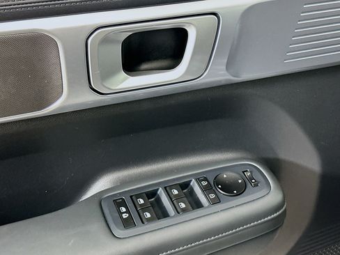 Used 2025 Hyundai Santa Fe SEL FWD image 15