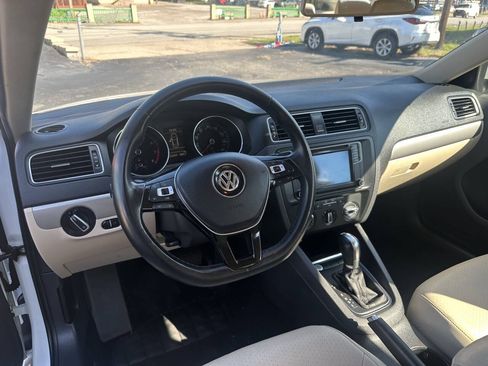 Used 2017 Volkswagen Jetta SE FWD image 19