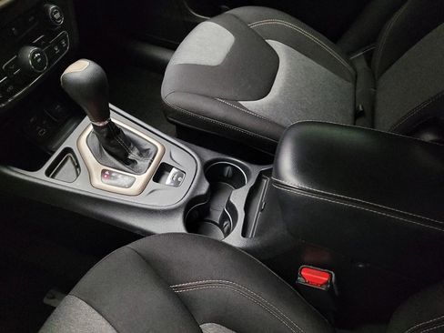 Used 2014 Jeep Cherokee Latitude FWD image 26