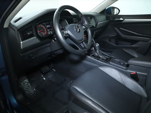 Used 2019 Volkswagen Jetta SE w/ Cold Weather Package FWD image 17