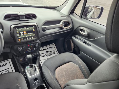 Used 2023 Jeep Renegade Latitude image 16