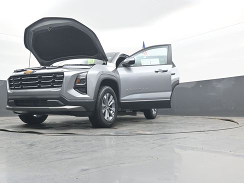 Used 2025 Chevrolet Equinox LT FWD image 42