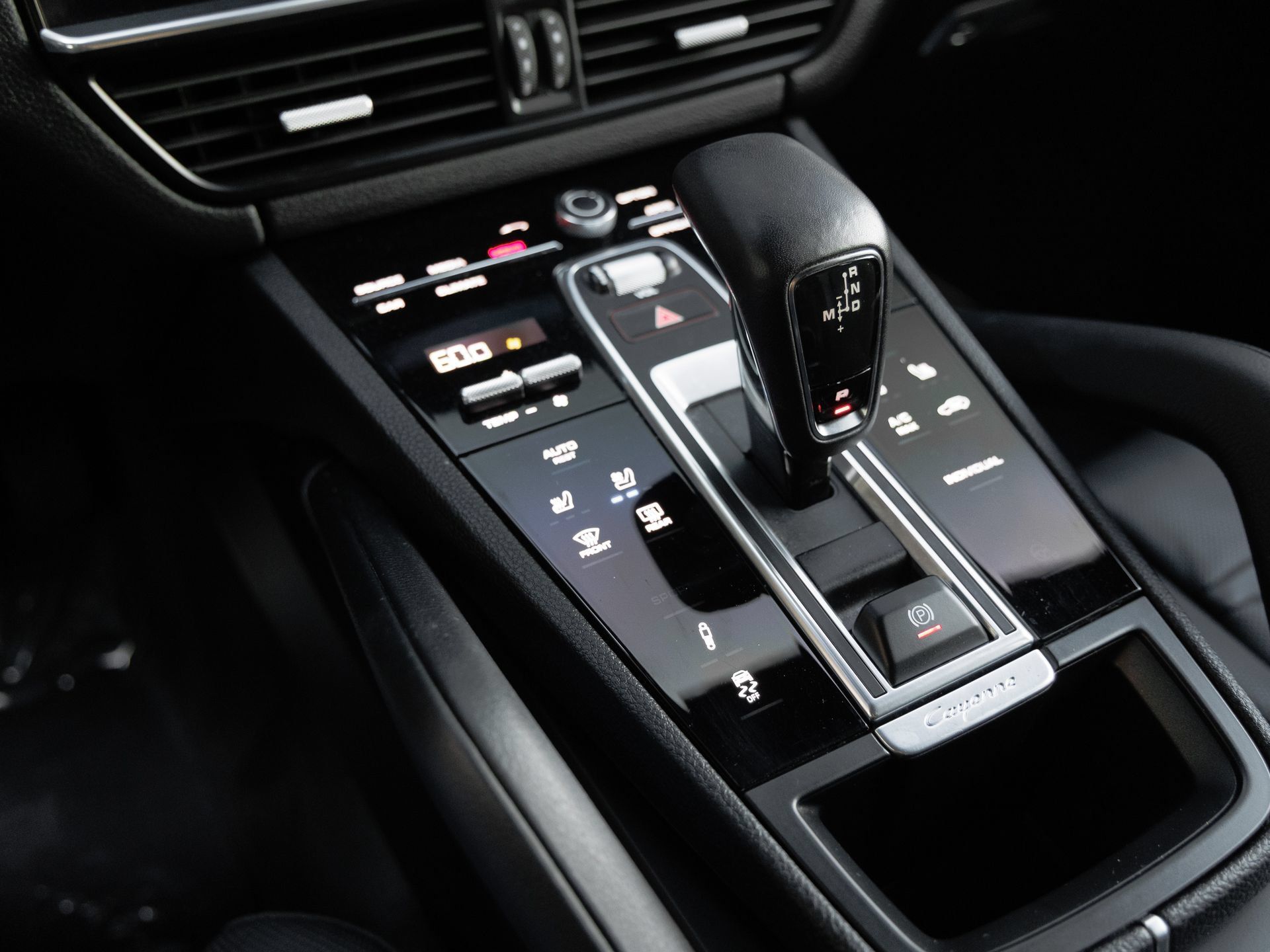 Certified 2023 Porsche Cayenne Platinum Edition AWD/4WD image 24
