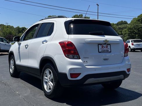 Used 2019 Chevrolet Trax LT w/ Driver Confidence Package FWD image 3