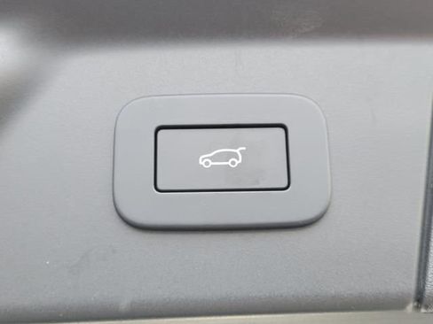 Used 2025 Land Rover Range Rover Velar Dynamic SE image 13