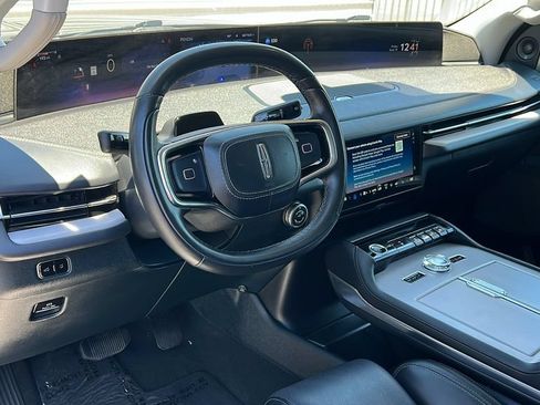 Certified 2025 Lincoln Navigator L Reserve AWD/4WD image 12