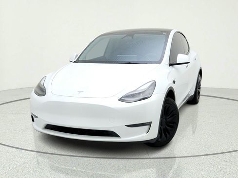 Used 2023 Tesla Model Y Long Range AWD/4WD image 2