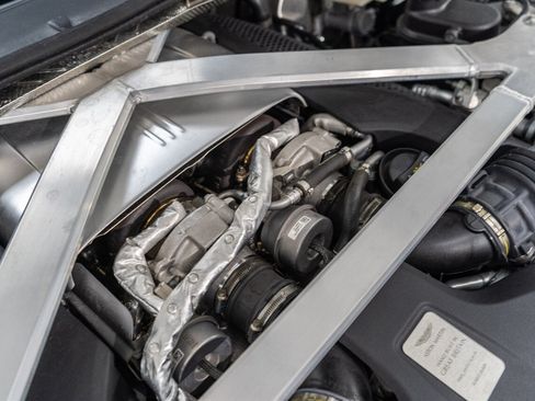 Used 2023 Aston Martin V8 Vantage Coupe RWD image 46