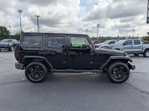 Used 2018 Jeep Wrangler Unlimited Sahara image 2