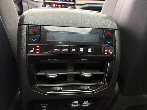 Used 2022 Jeep Grand Cherokee Summit w/ Luxury Tech Group V image 21