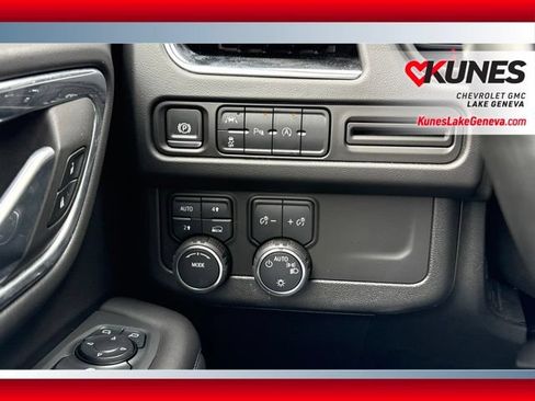 Used 2024 Chevrolet Suburban LT AWD/4WD image 27