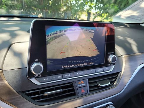 Used 2025 Nissan Altima 2.5 SV FWD image 19