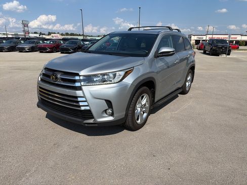 Used 2018 Toyota Highlander Limited AWD/4WD image 7