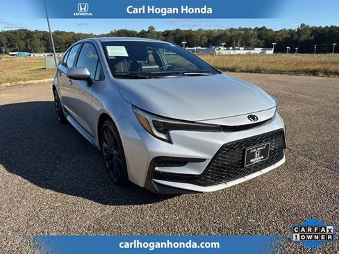 Used 2024 Toyota Corolla SE image 2