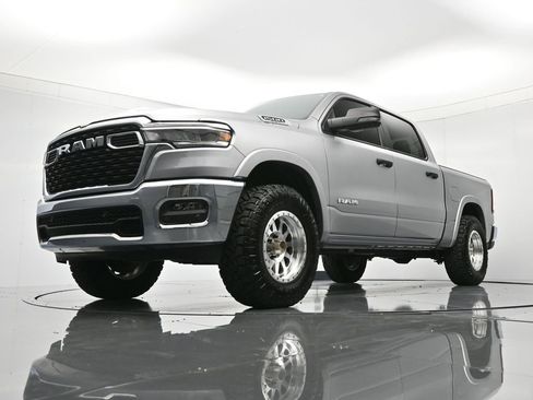 Used 2025 RAM 1500 Big Horn AWD/4WD image 35