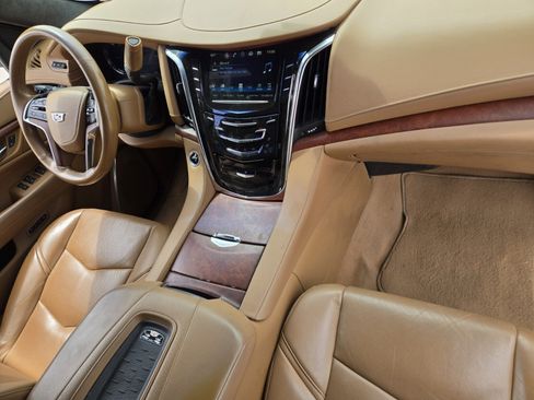 Used 2017 Cadillac Escalade Platinum AWD/4WD image 13