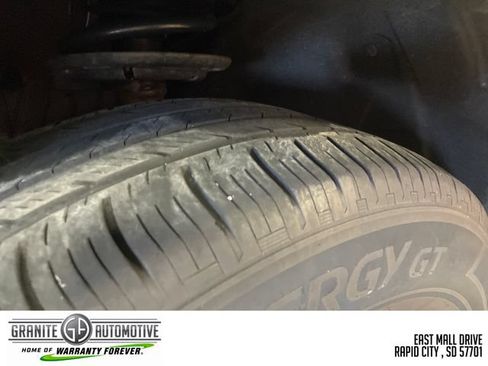 Used 2023 Ford Explorer XLT AWD/4WD image 32