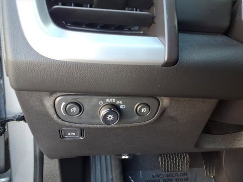 Used 2024 GMC Terrain SLT image 25