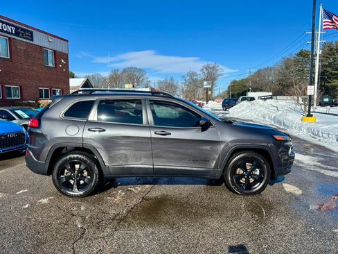 Used 2016 Jeep Cherokee Latitude w/ Cold Weather Group image 4