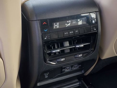 Used 2024 Jeep Grand Cherokee L Limited AWD/4WD image 35