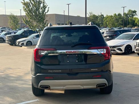 Used 2023 GMC Acadia SLT AWD/4WD image 11