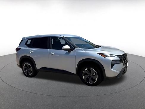 Used 2025 Nissan Rogue SV FWD image 2