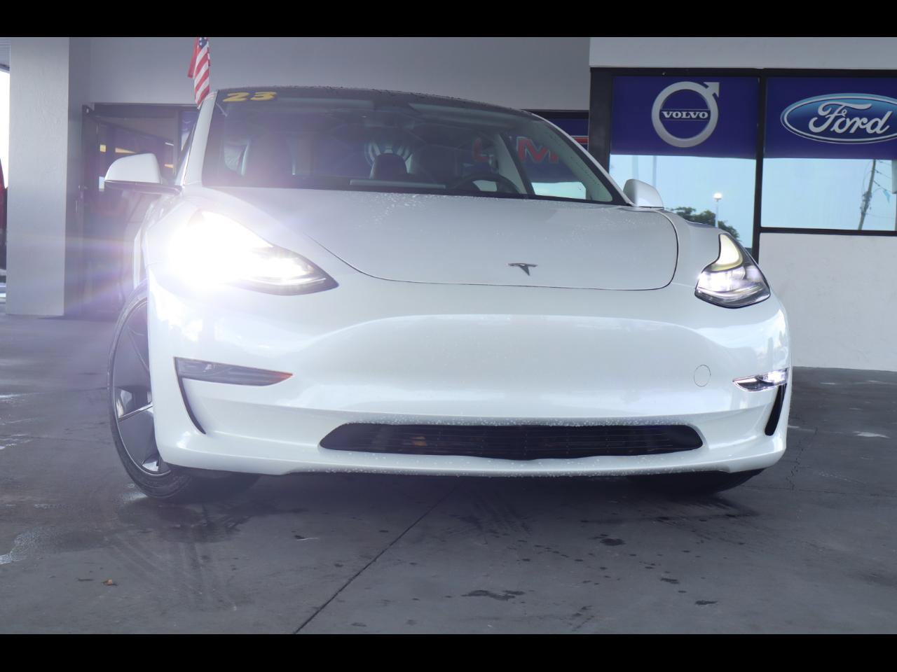 Used 2023 Tesla Model 3 Standard Range RWD image 1