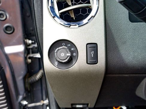 Used 2011 Ford F250 Lariat w/ Lariat Interior Pkg AWD/4WD image 22