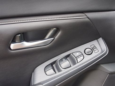 Used 2025 Nissan Sentra SV FWD image 19