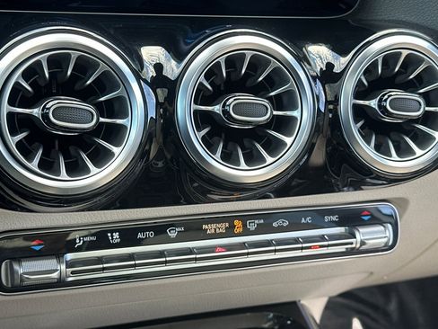 Certified 2025 Mercedes-Benz GLA 250 4MATIC image 19