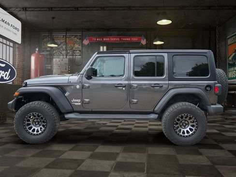Used 2021 Jeep Wrangler Unlimited Sport AWD/4WD image 3