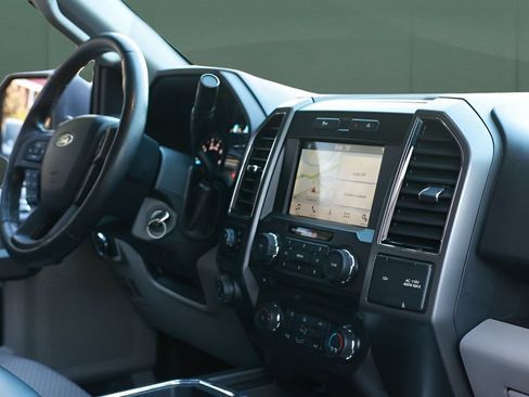 Used 2018 Ford F150 XLT w/ Equipment Group 302A Luxury AWD/4WD image 21