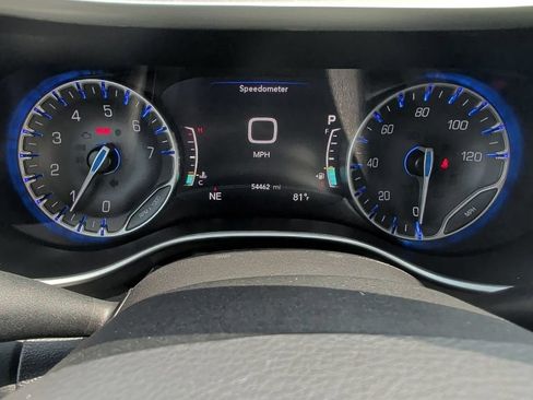 Used 2024 Chrysler Pacifica Touring-L FWD image 35
