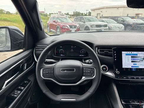 Used 2024 Jeep Wagoneer 4WD w/ Premium Group I image 14