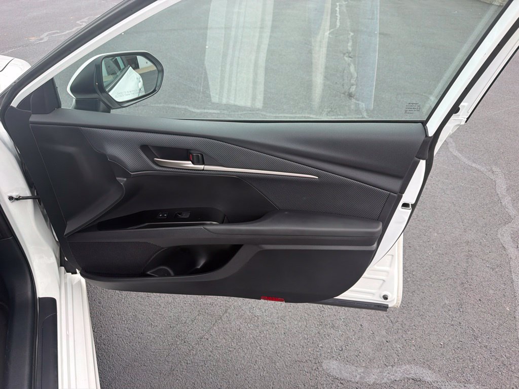 Used 2025 Toyota Camry SE FWD image 19