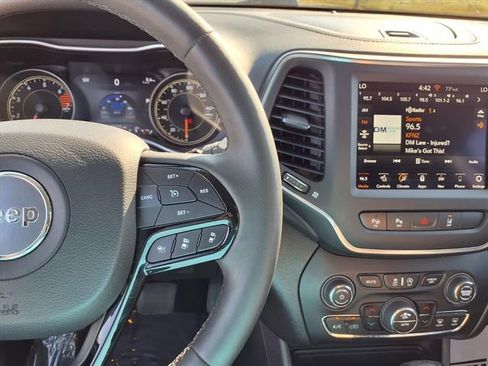 Used 2023 Jeep Cherokee Altitude Lux image 69