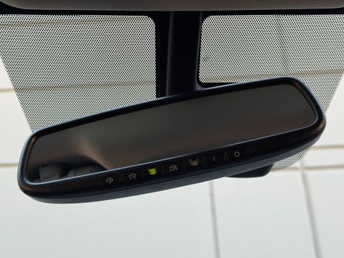 Used 2018 Nissan Titan SV w/ SV Convenience Package image 26