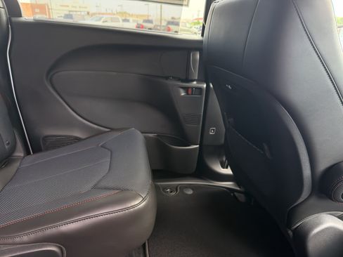 New 2027 Chrysler Pacifica Select FWD image 23