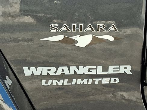 Used 2017 Jeep Wrangler Unlimited Sahara w/ Dual Top Group image 29