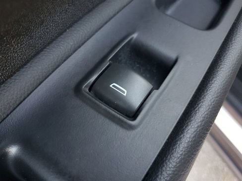 Used 2023 GMC Terrain SLT image 17