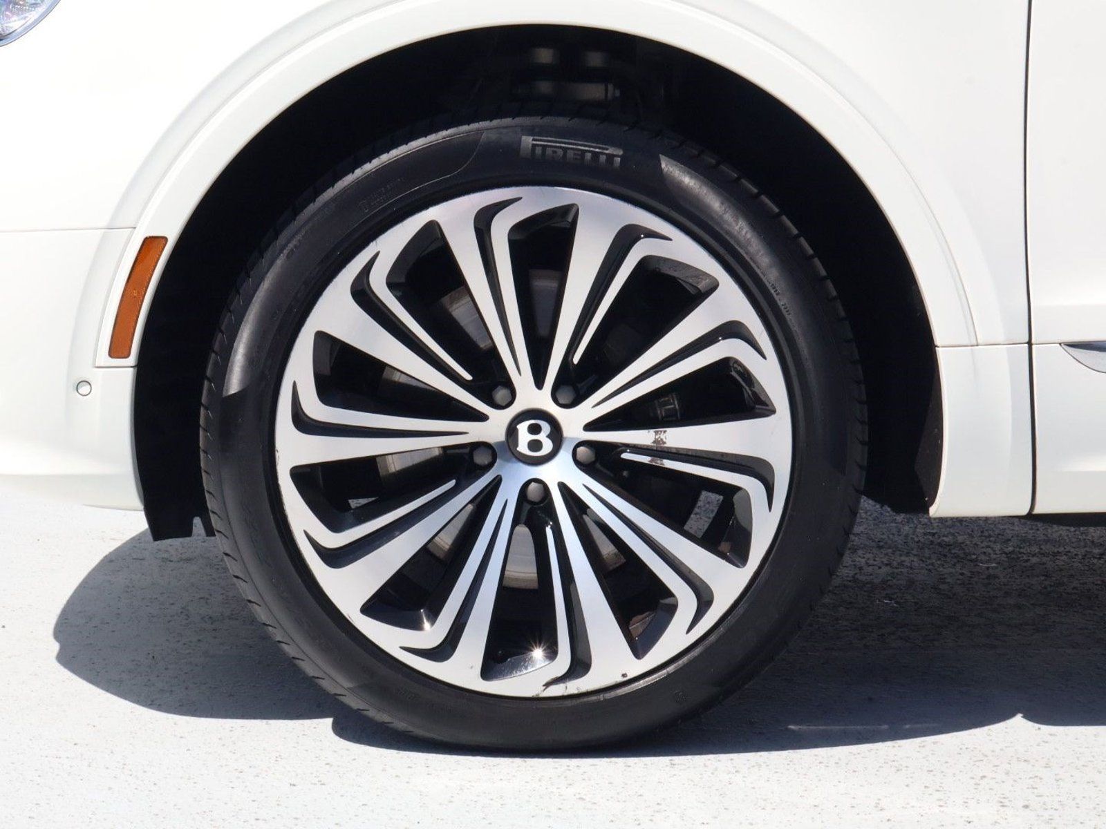 Certified 2023 Bentley Bentayga AWD/4WD image 14