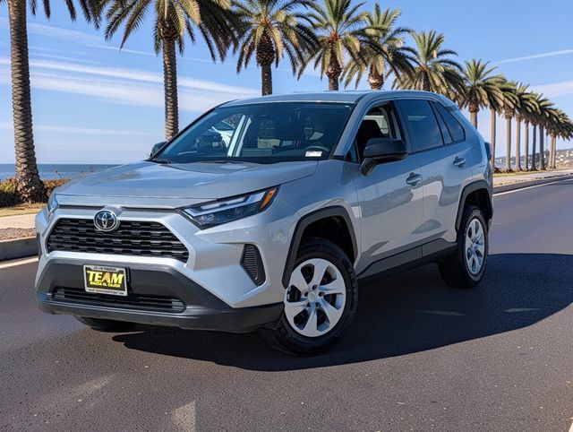 Used 2025 Toyota RAV4 LE AWD/4WD image 2