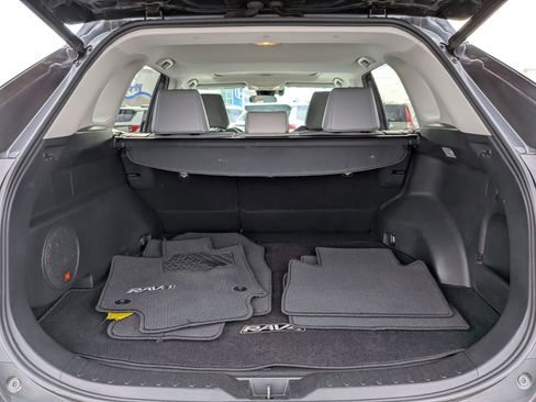 Used 2021 Toyota RAV4 XLE Premium image 30