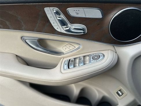 Used 2018 Mercedes-Benz GLC 300 4MATIC image 14