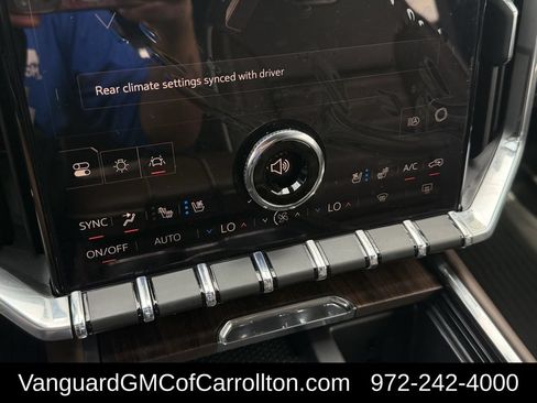New 2026 GMC Acadia Denali Ultimate w/ LPO, Floor Liner Package AWD/4WD image 17