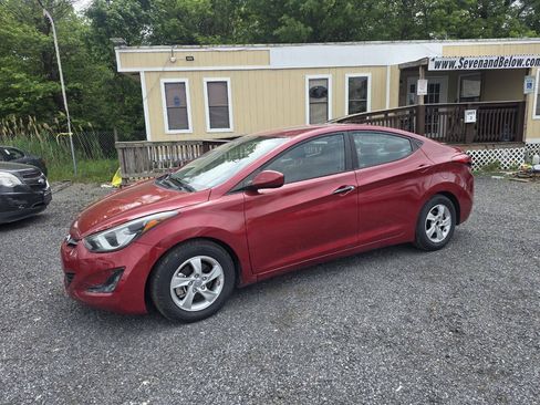 Used 2015 Hyundai Elantra SE FWD image 2