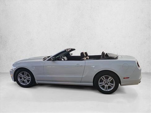Used 2014 Ford Mustang Convertible image 10